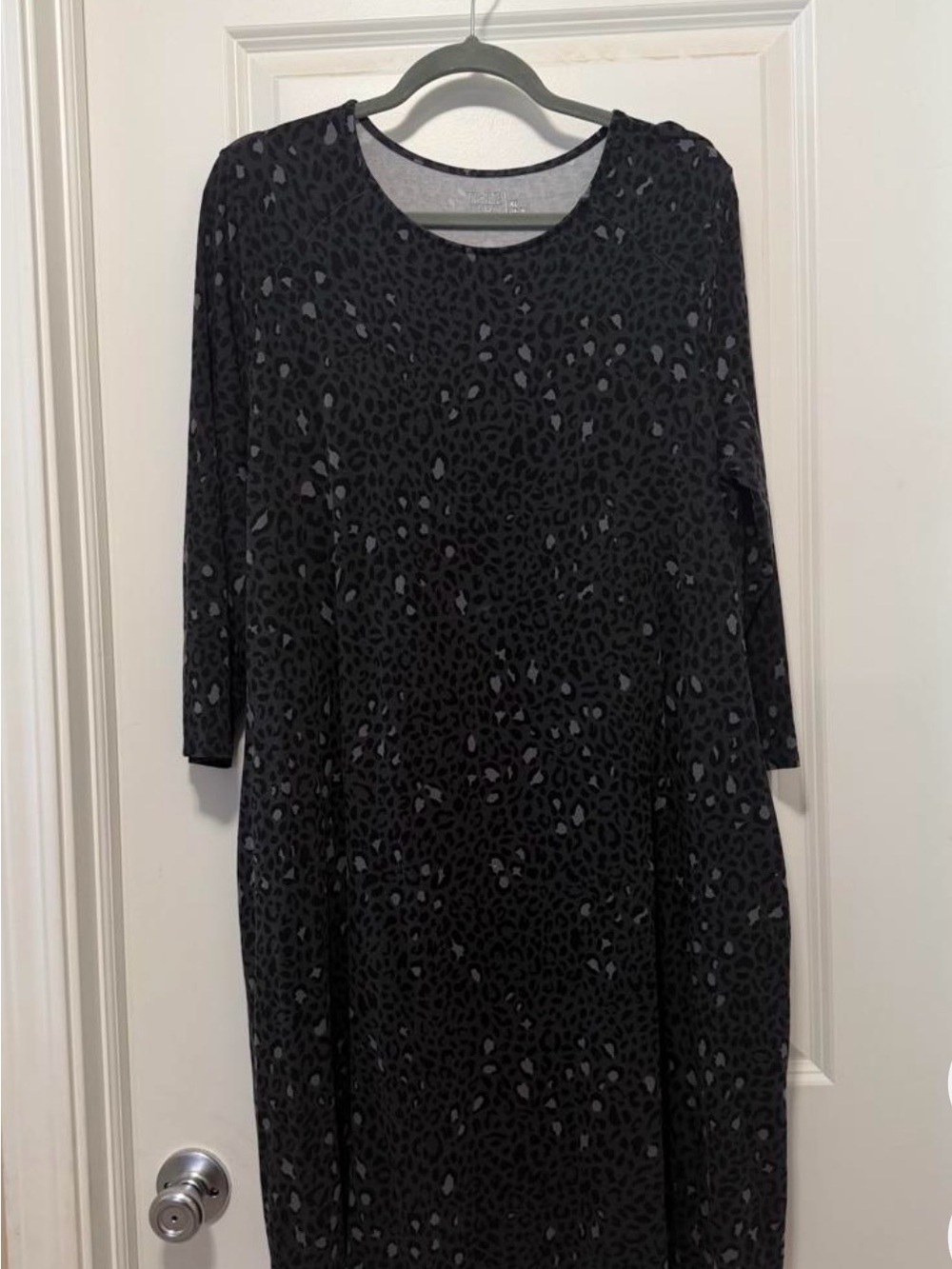 Time and Tru Black Leopard Print Long Sleeve Shift Dress